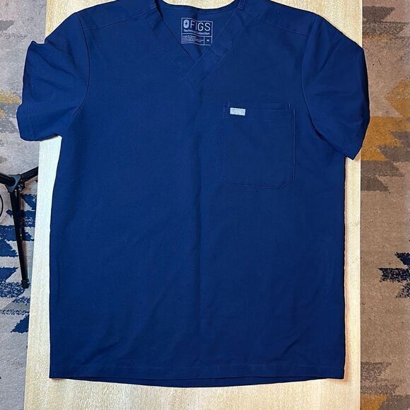 FIGS Leon Three-Pocket Scrub Top - Picture 1 of 6